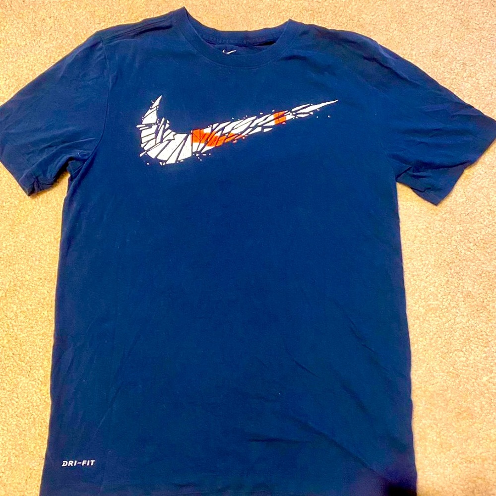 Nike Swoosh Logo Dry Fit T-Shirt
Men’s Size Medium
Great Condition